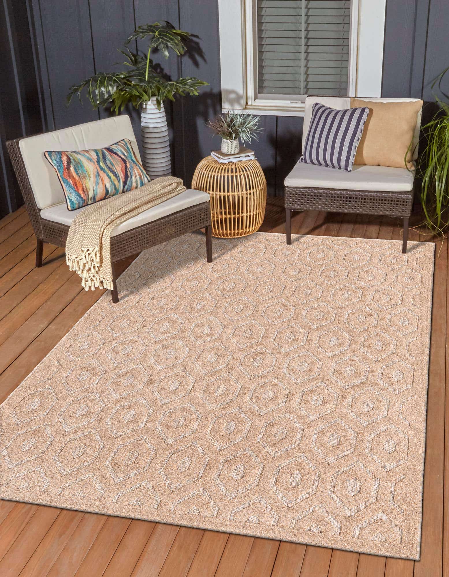 Beige 4' x 6' Outdoor Trellis Textured Indoor / Outdoor Rug