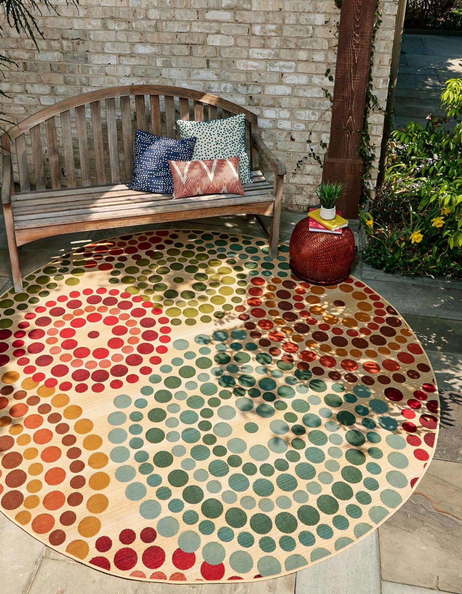 Beige 8' x 8' Outdoor Modern Round Indoor / Outdoor Rug