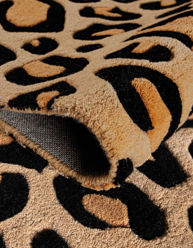 Detail image of 5' 1 x 8' Hand Tufted Safari Wool Rug