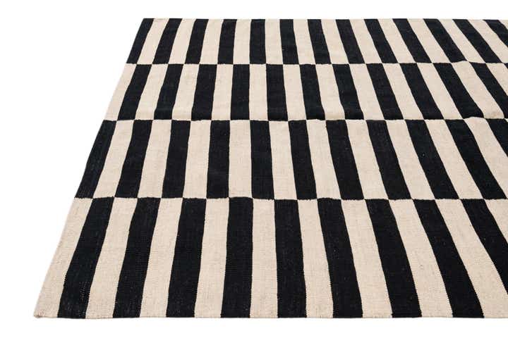 5' 8 x 7' 10 Hand Woven Kilim Wool Rug