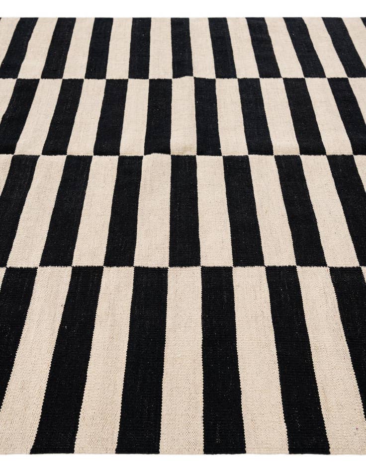 Detail image of 5' 8 x 7' 10 Hand Woven Kilim Wool Rug