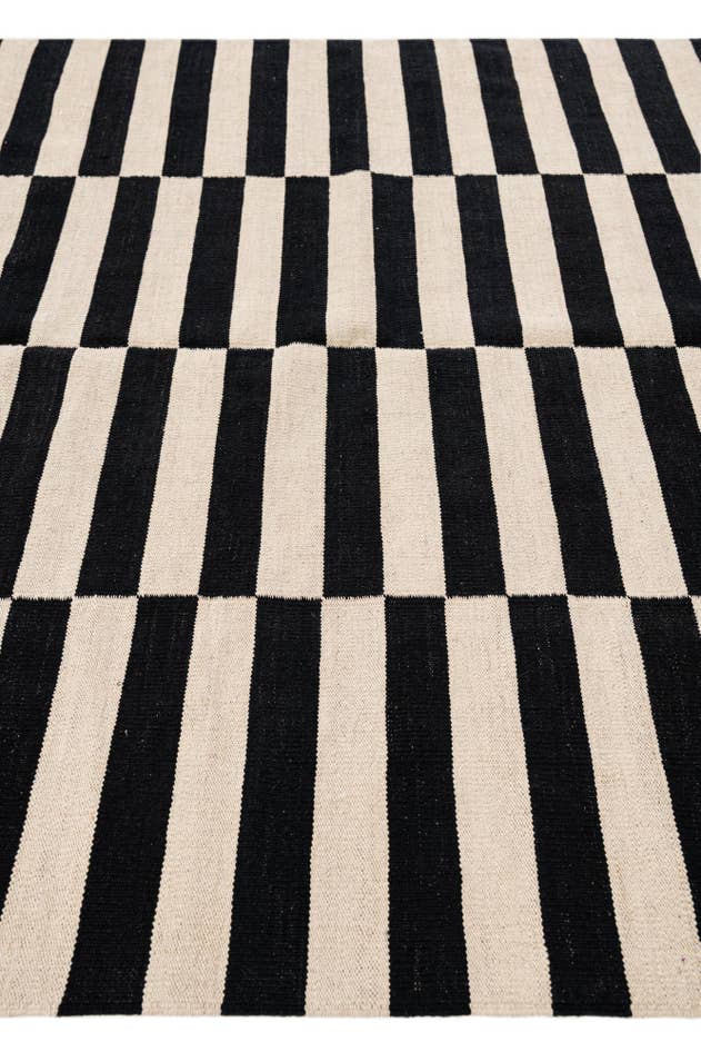 Detail image of 5' 8 x 7' 10 Hand Woven Kilim Wool Rug