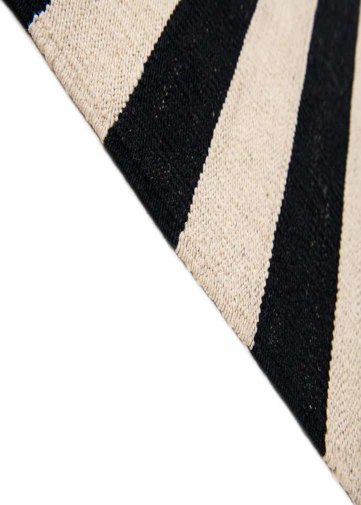 5' 8 x 7' 10 Hand Woven Kilim Wool Rug