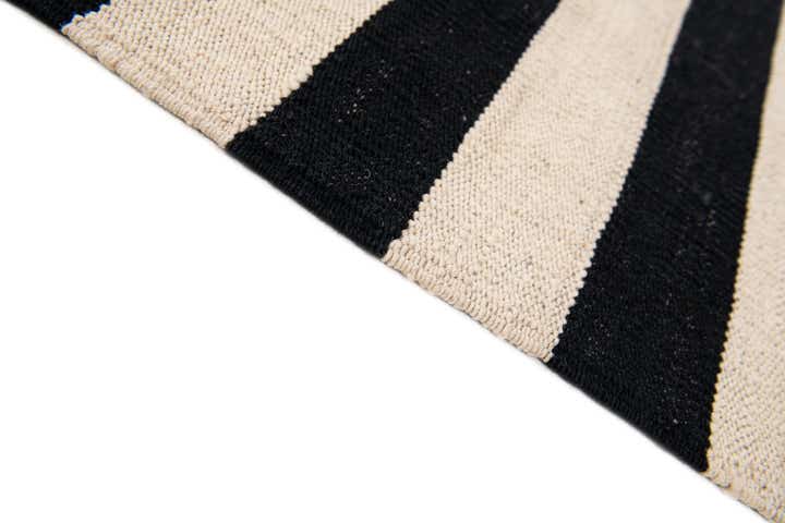 5' 8 x 7' 10 Hand Woven Kilim Wool Rug