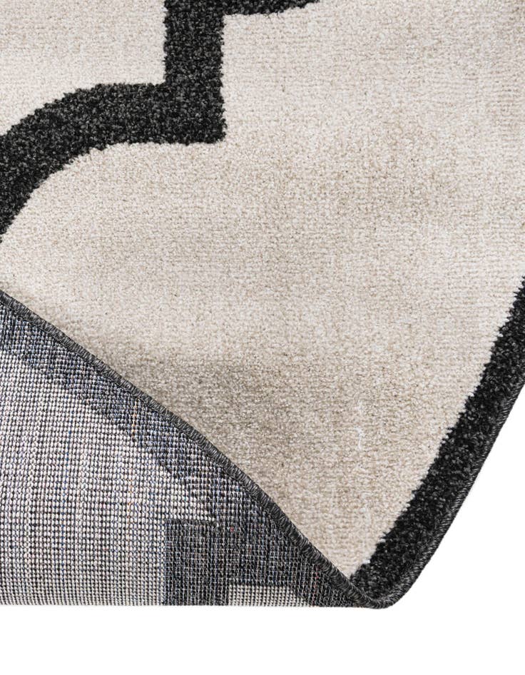 Detail image of 8' x 8' Lattice Round Rug