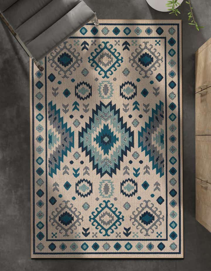 5' 3 x 8' Easy-Clean Baja Indoor / Outdoor Rug