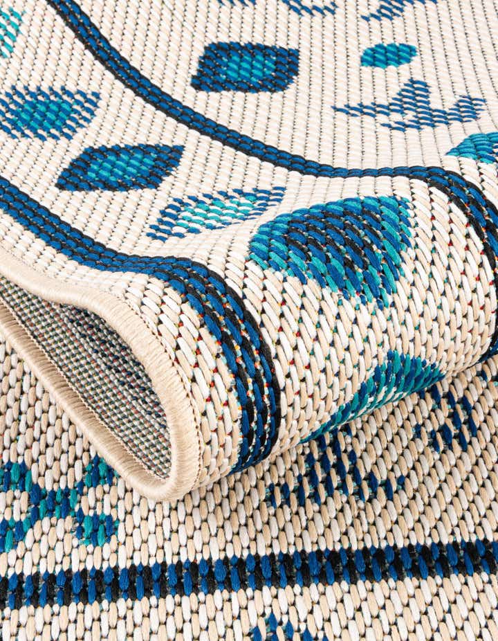 5' 3 x 8' Easy-Clean Baja Indoor / Outdoor Rug