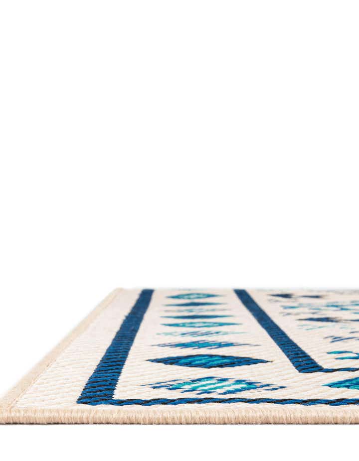 5' 3 x 8' Easy-Clean Baja Indoor / Outdoor Rug