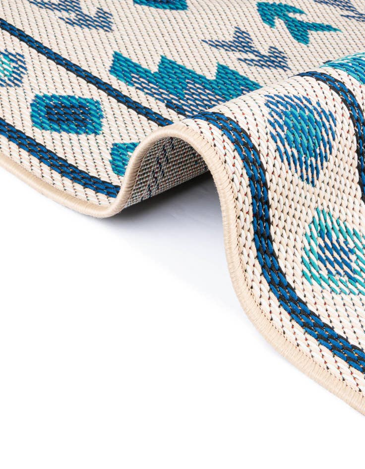 Detail image of 5' 3 x 8' Easy-Clean Baja Indoor / Outdoor Rug