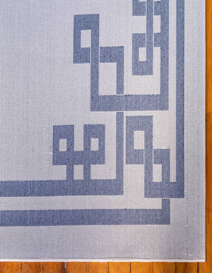 Detail image of 7' x 10' Greek Key Rug