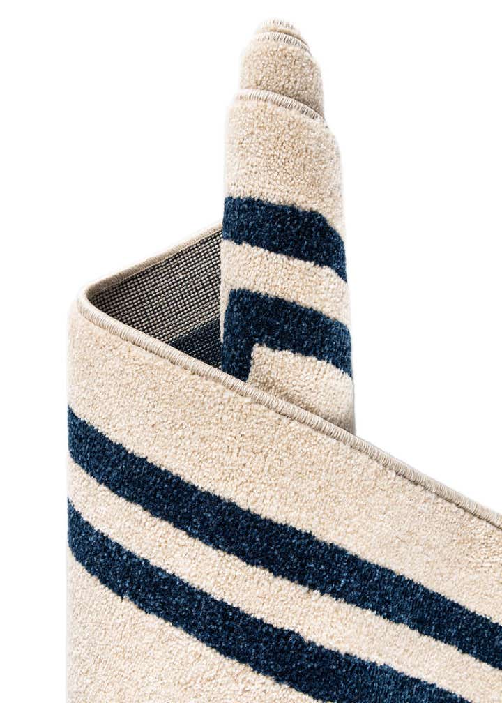 7' x 10' Greek Key Rug