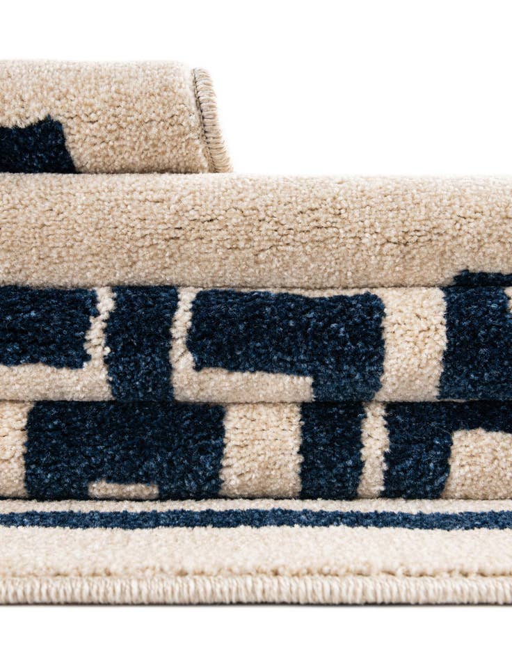 Detail image of 7' x 10' Greek Key Rug