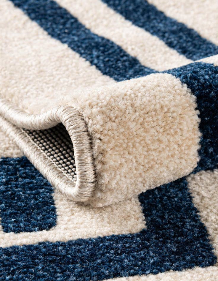 Detail image of 2' x 3' Hera Rug