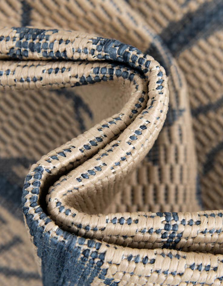 Detail image of 7' x 10'  Washable Botanical Indoor / Outdoor Rug