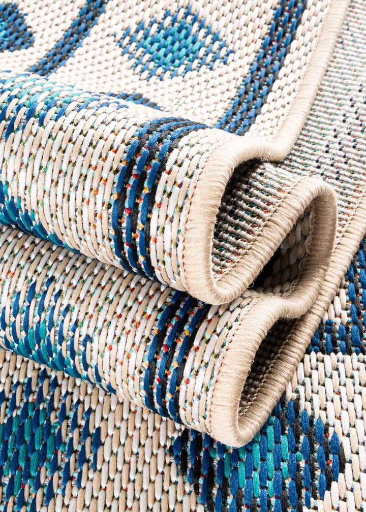 7' 10 x 7' 10 Easy-Clean Baja Indoor / Outdoor Round Rug