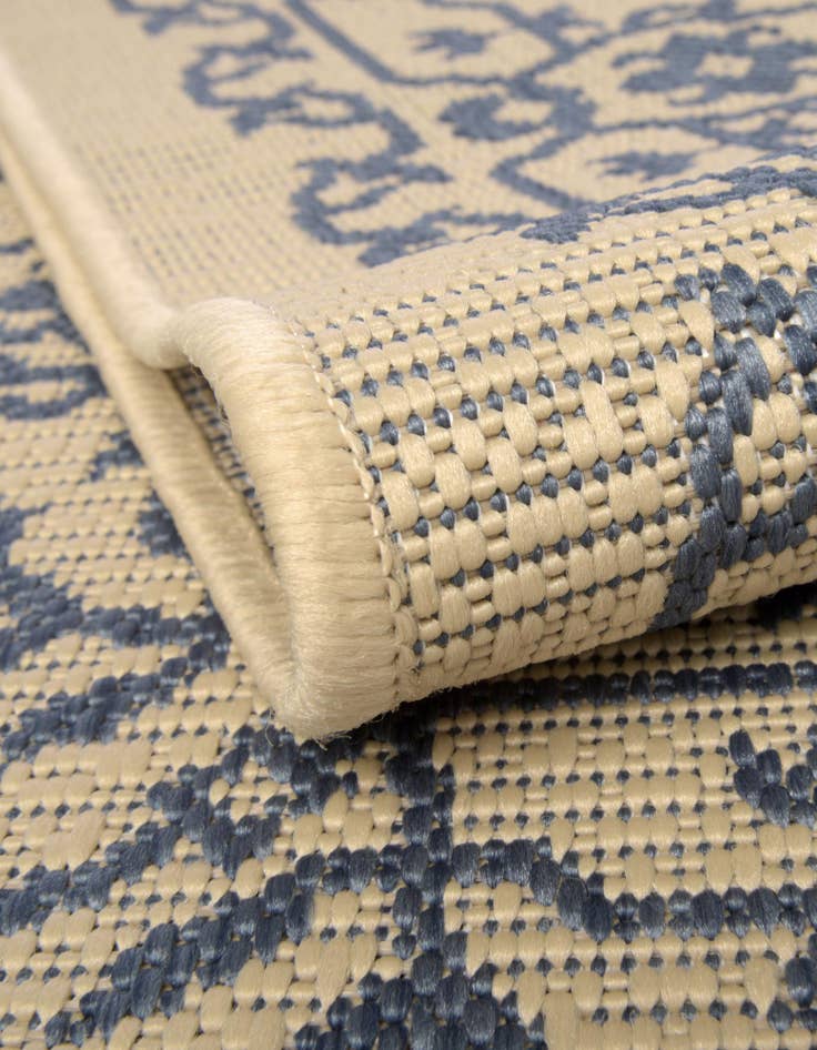 Detail image of 6' x 6'  Washable Botanical Indoor / Outdoor Round Rug