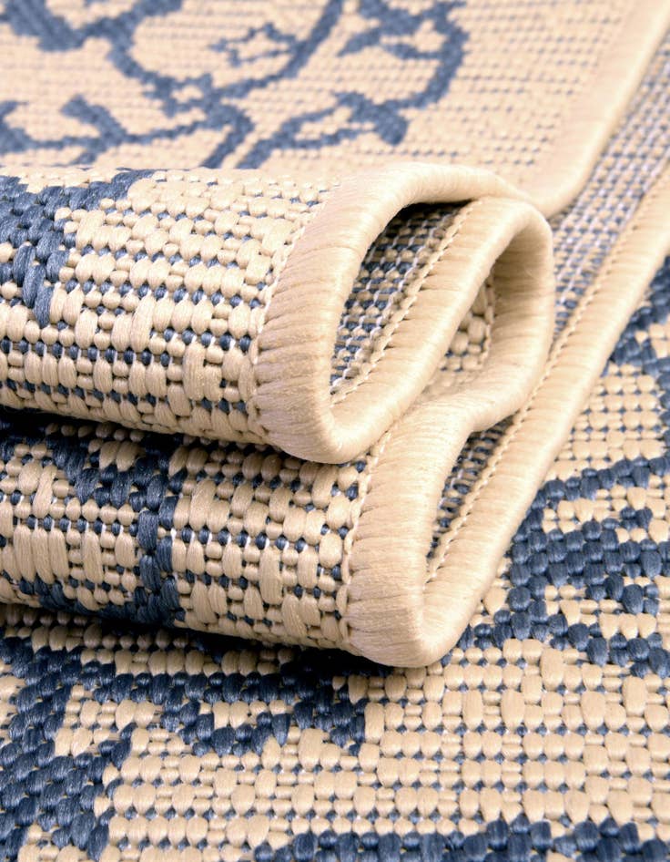 Detail image of 6' x 6'  Washable Botanical Indoor / Outdoor Round Rug