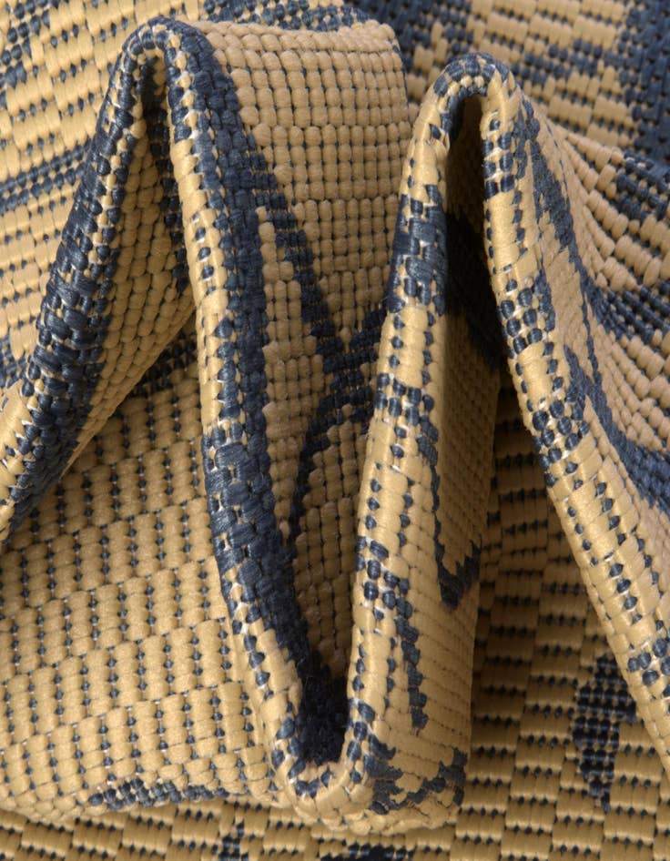 Detail image of 6' x 6' Easy-Clean Botanical Indoor / Outdoor Round Rug