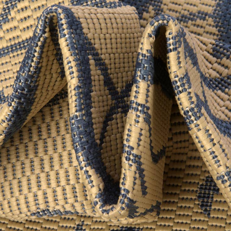 Detail image of 6' x 6' Easy-Clean Botanical Indoor / Outdoor Round Rug