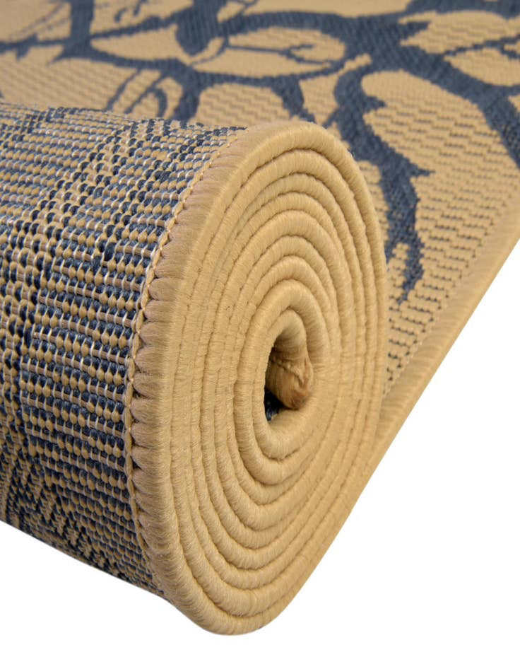 Detail image of 6' x 6'  Washable Botanical Indoor / Outdoor Round Rug