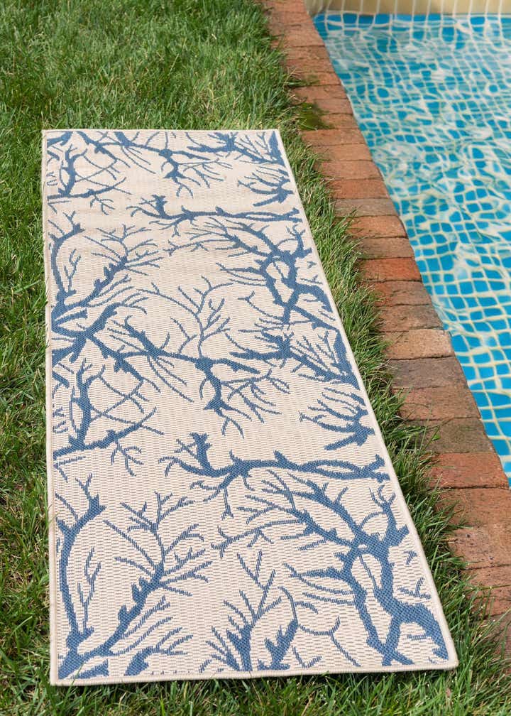 2' x 6' Easy-Clean Botanical Indoor / Outdoor Runner Rug