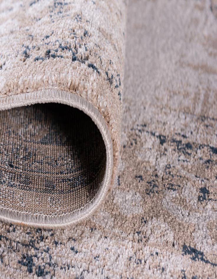 Detail image of 7' 10 x 7' 10 Estate Square Rug