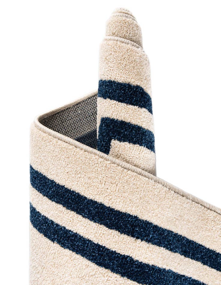 Detail image of 7' 10 x 7' 10 Hera Square Rug