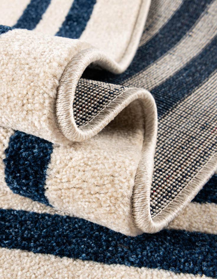 Detail image of 7' 10 x 7' 10 Hera Square Rug