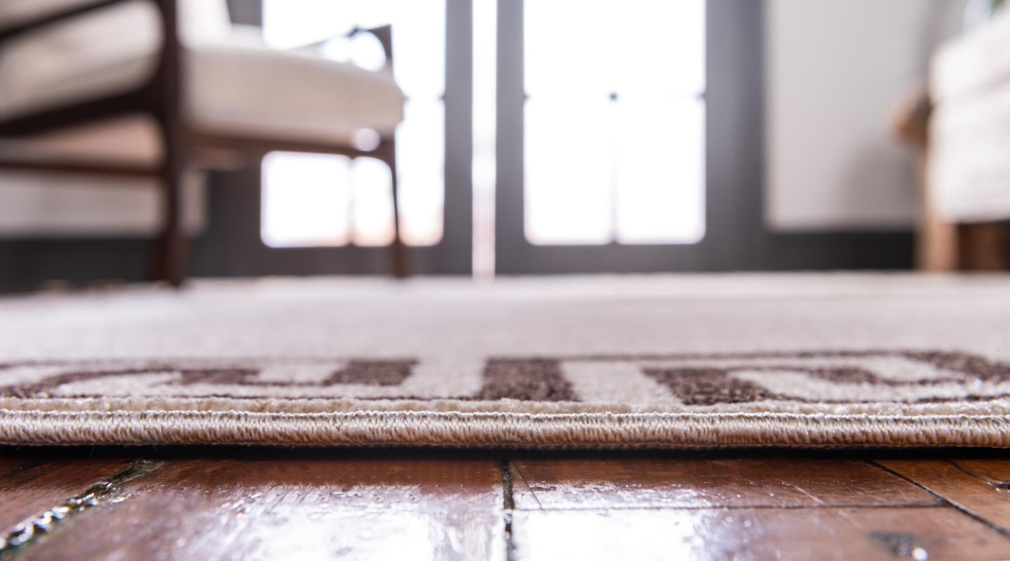 7' x 10' Greek Key Rug