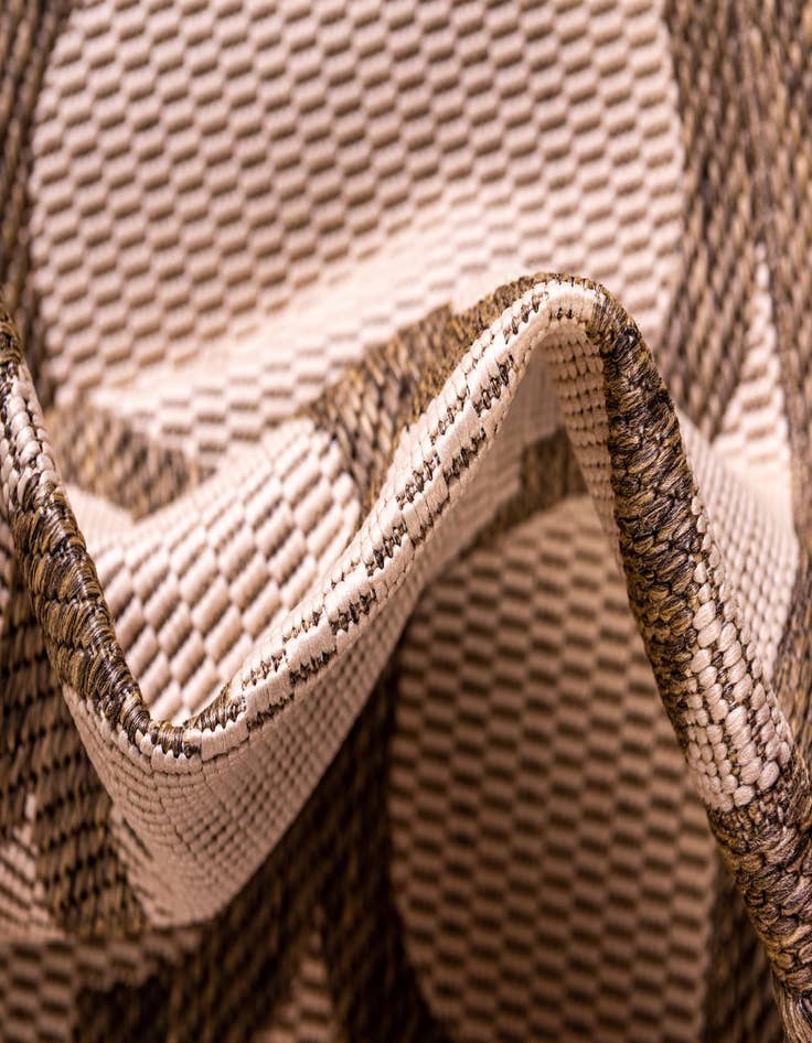 Detail image of 7' x 10' Washable Lattice Indoor / Outdoor Rug