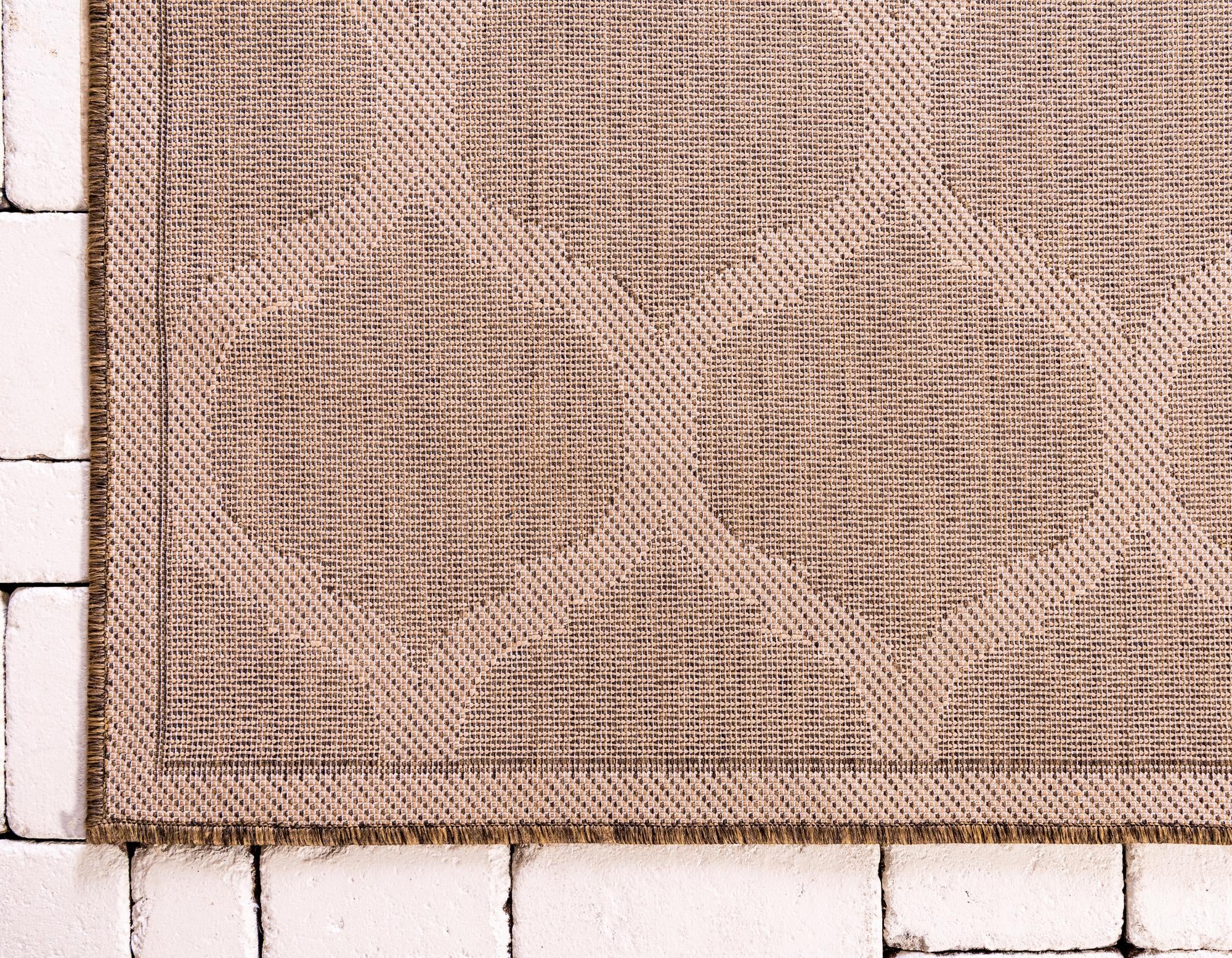2' 2 x 3' Easy-Clean Lattice Indoor / Outdoor Rug