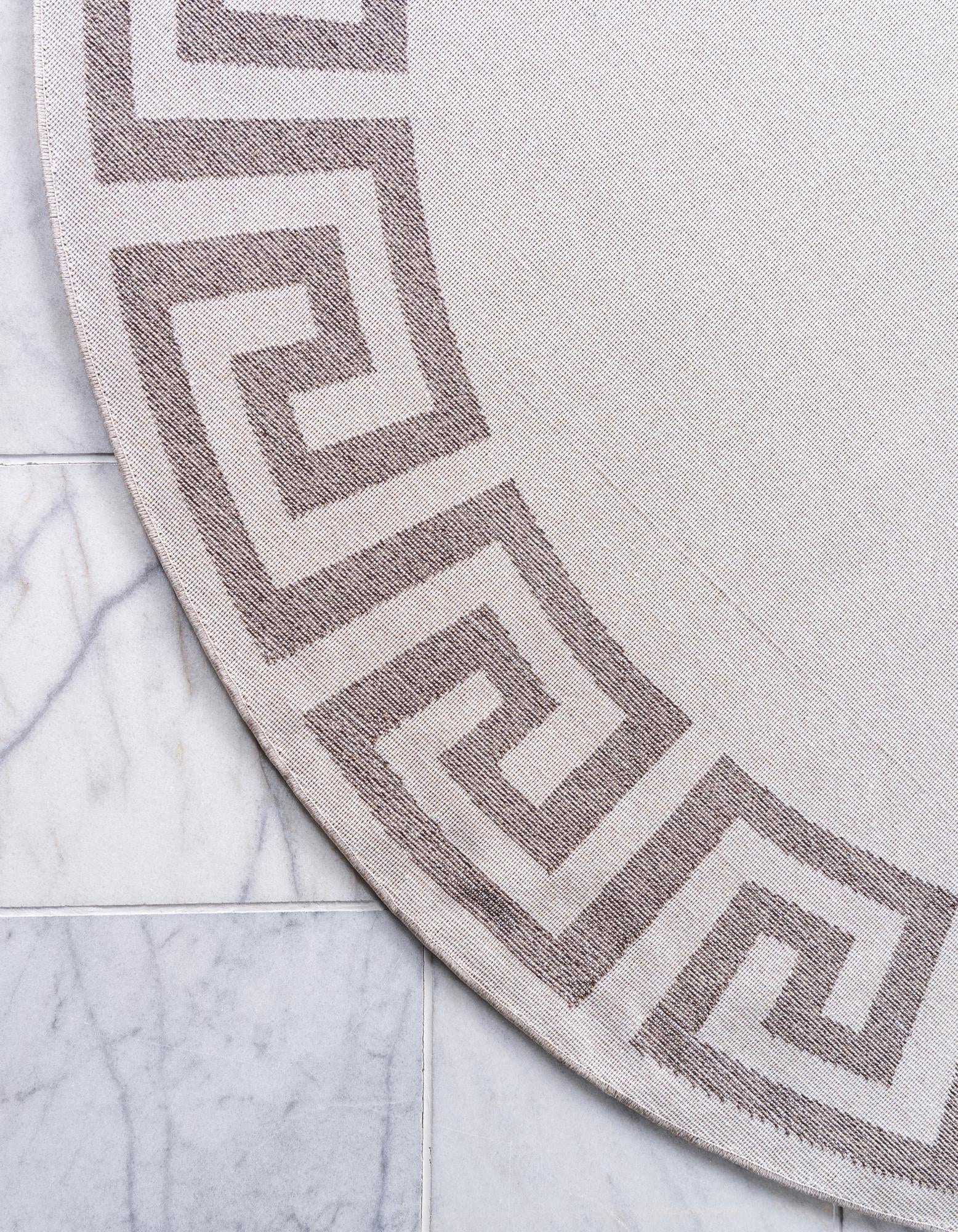 7' 10 x 7' 10 Greek Key Round Rug