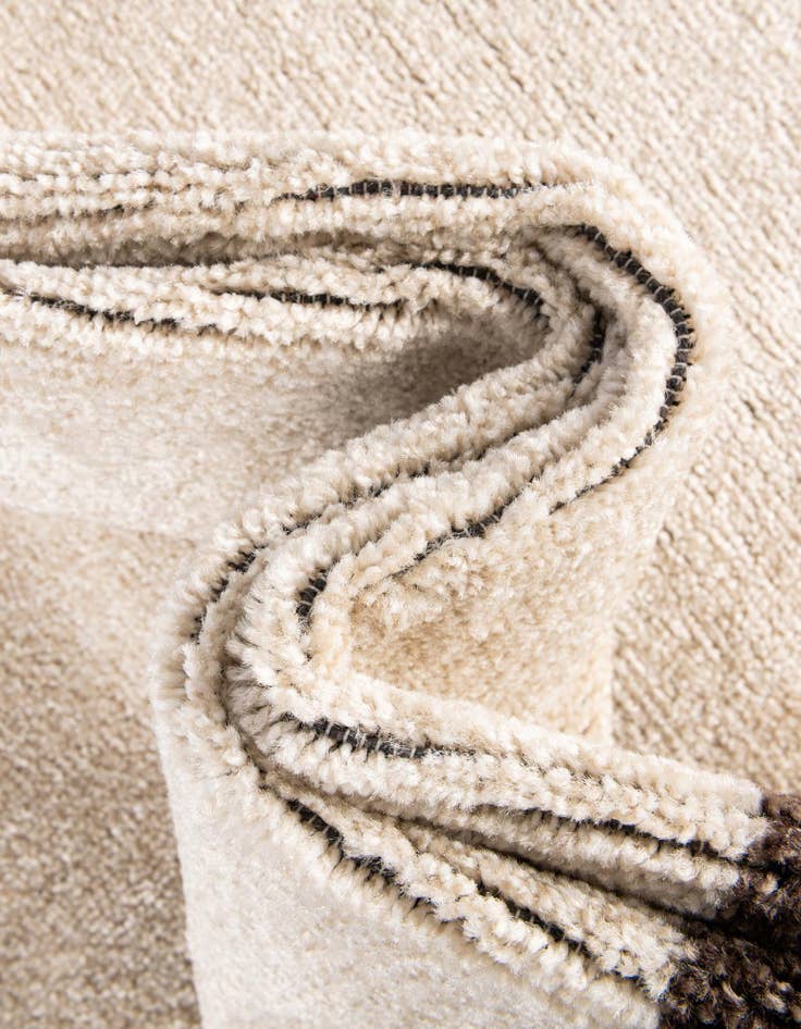 Detail image of 2' 7 x 10' Greek Key Runner Rug