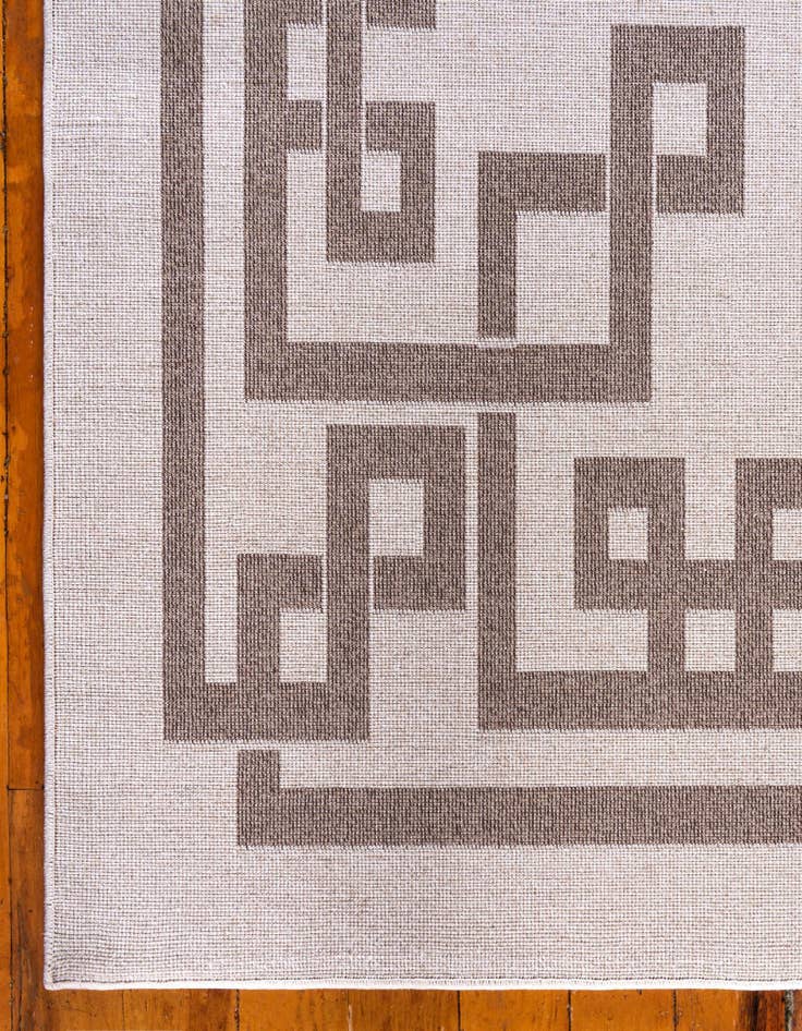 Detail image of 2' 7 x 10' Greek Key Runner Rug