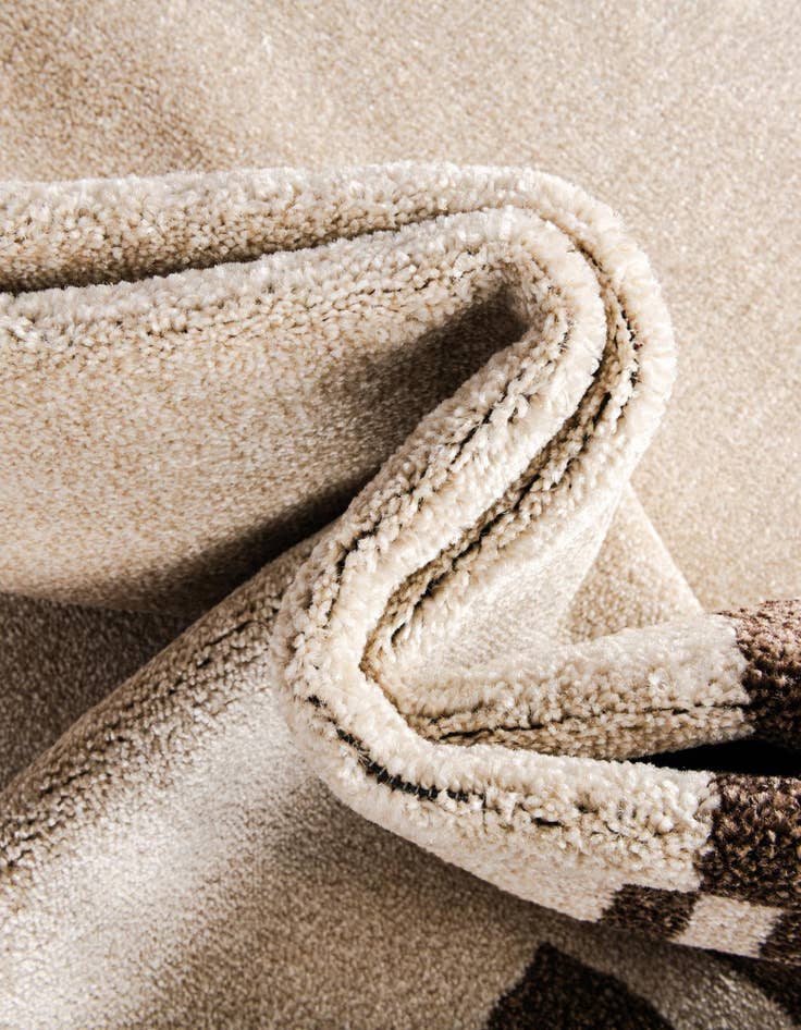 Detail image of 2' 7 x 10' Greek Key Runner Rug