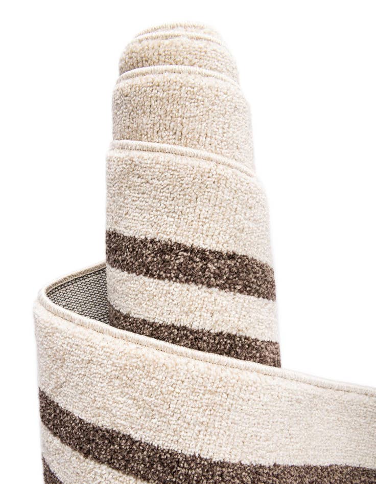 Detail image of 2' 7 x 10' Hera Runner Rug