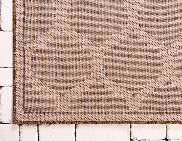 2' 2 x 6' Easy-Clean Lattice Indoor / Outdoor Runner Rug