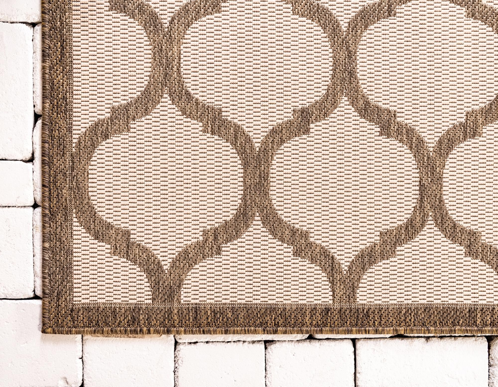2' 2 x 6' Easy-Clean Trellis Indoor / Outdoor Runner Rug