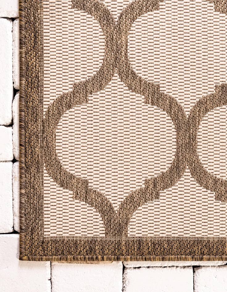 Detail image of 6' x 6' Easy-Clean Lattice Indoor / Outdoor Square Rug