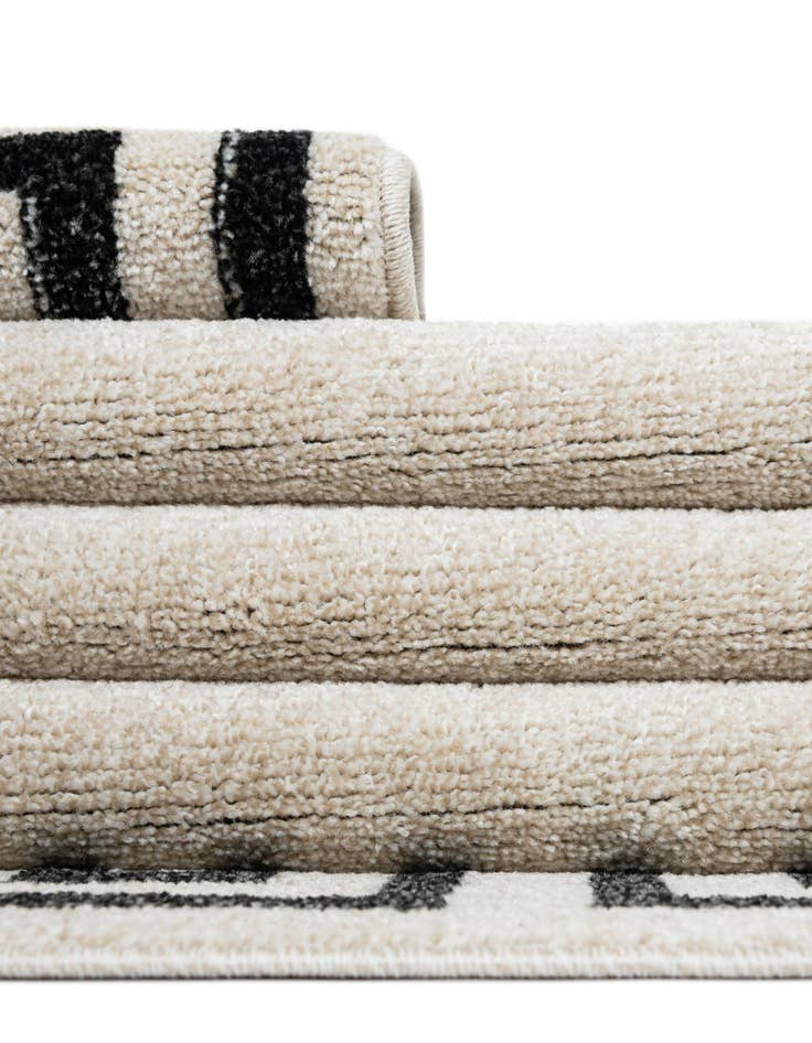 Detail image of 2' 7 x 10' Hera Runner Rug