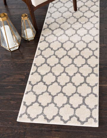 2' 7 x 10' Lattice Runner Rug