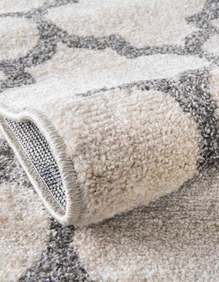 Detail image of 2' 7 x 13' Lattice Runner Rug