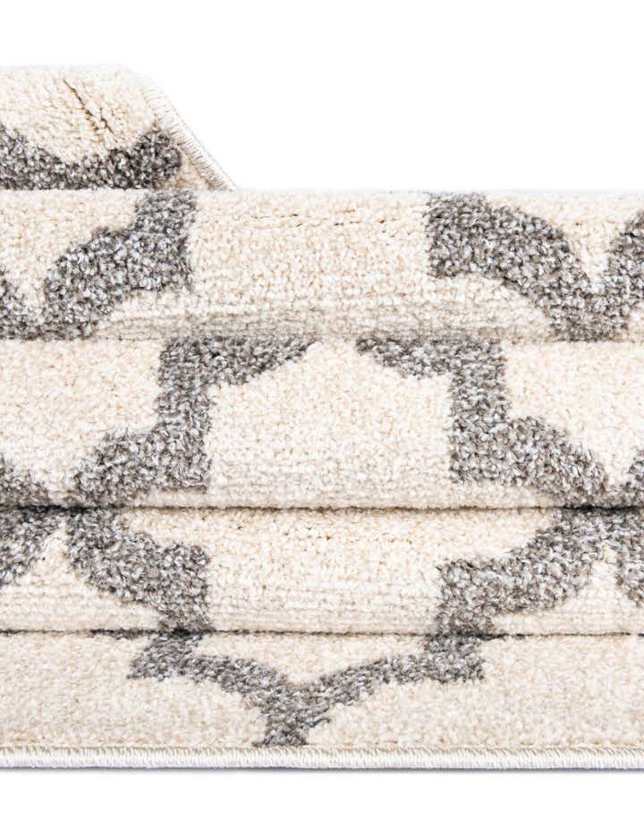 2' 7 x 13' Lattice Runner Rug