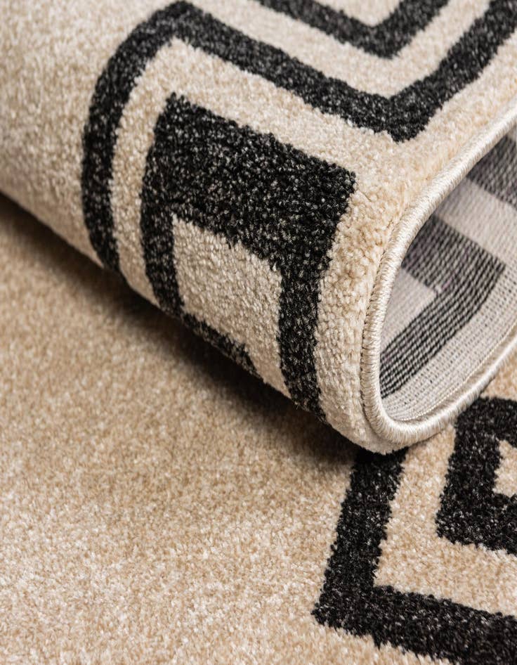 Detail image of 7' 10 x 7' 10 Greek Key Square Rug