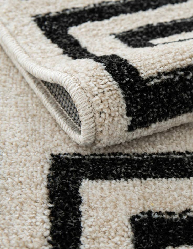 Detail image of 7' 10 x 7' 10 Hera Square Rug
