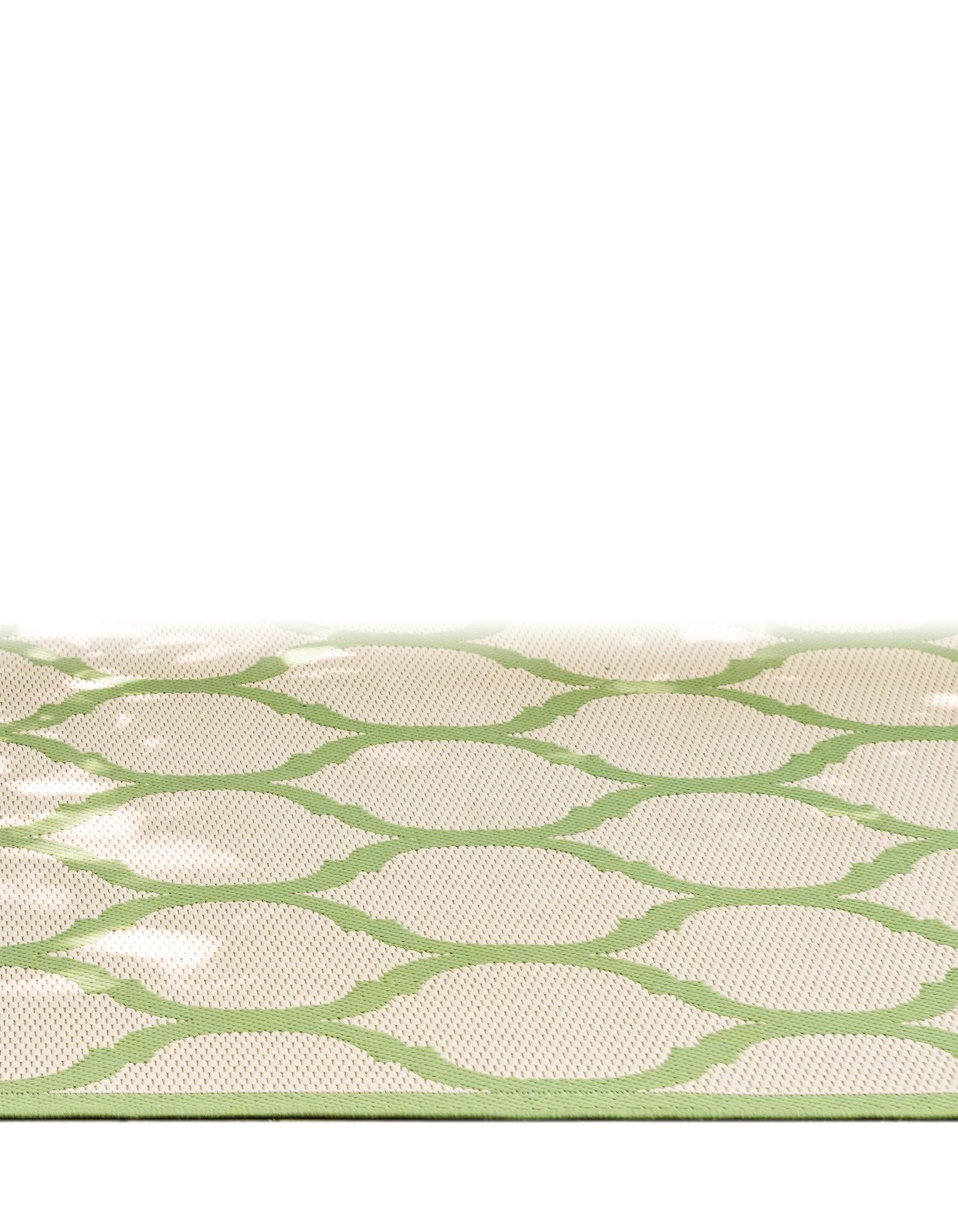 6' x 9' Easy-Clean Lattice Indoor / Outdoor Rug