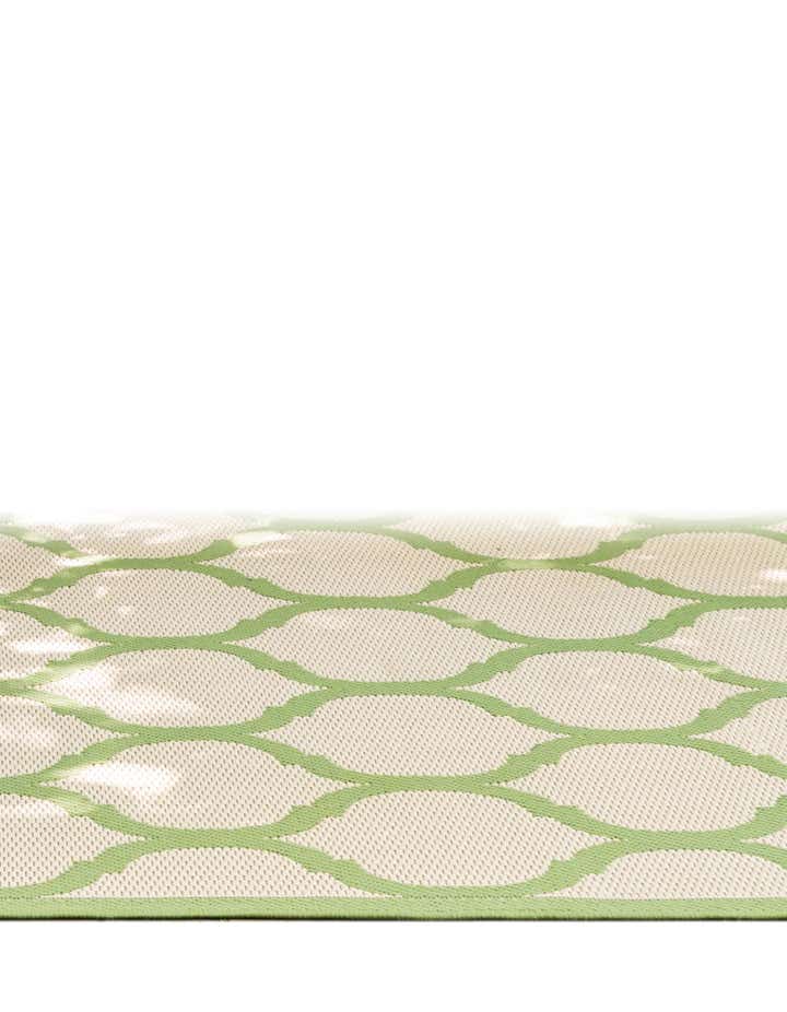 6' x 9' Easy-Clean Lattice Indoor / Outdoor Rug