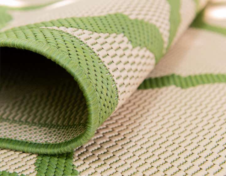 6' x 9' Easy-Clean Lattice Indoor / Outdoor Rug