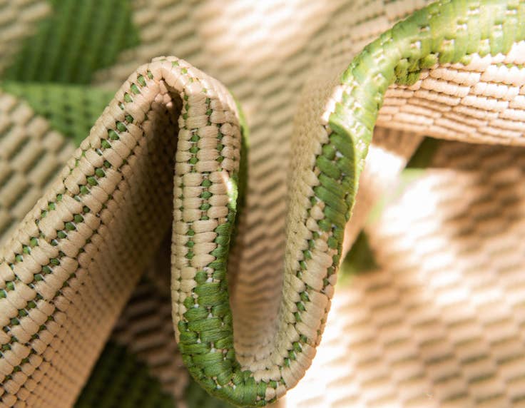 Detail image of 5' 3 x 8' Easy-Clean Lattice Indoor / Outdoor Rug