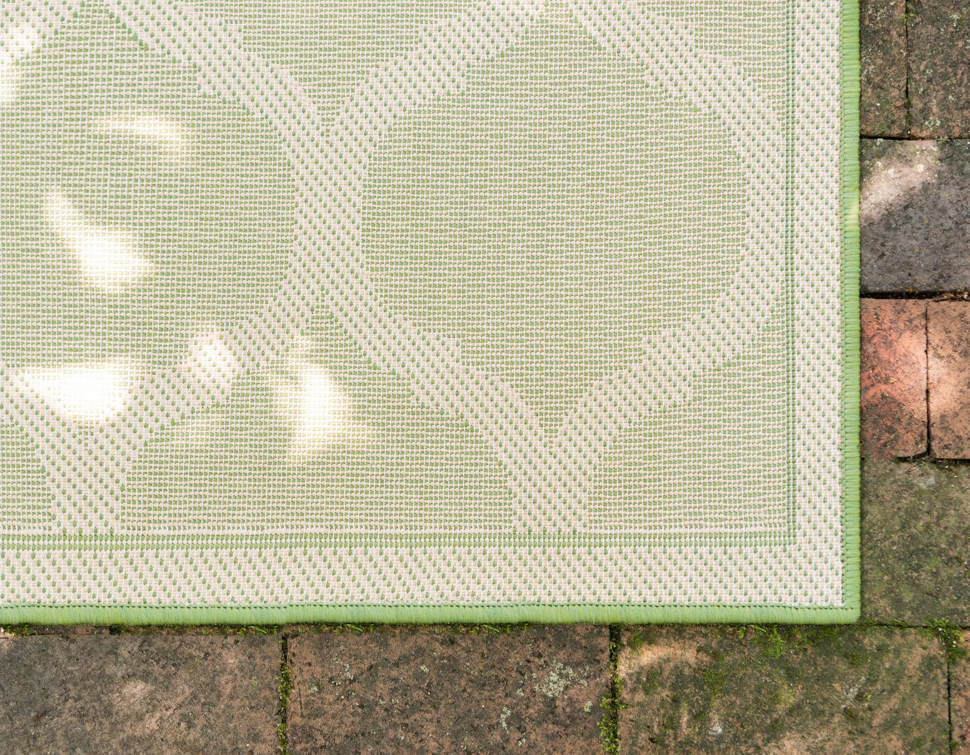2' 2 x 3' Easy-Clean Trellis Indoor / Outdoor Rug